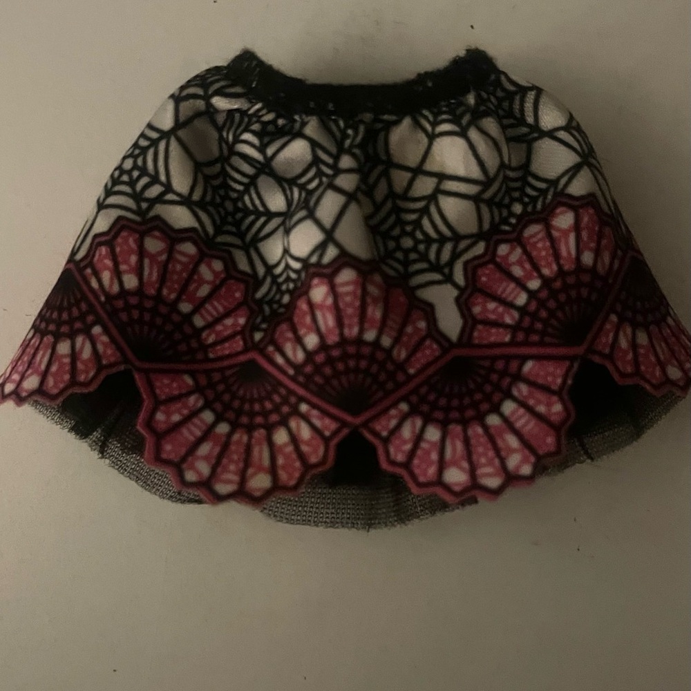Monster High - Draculaura’s Exchange student (SKIRT ONLY!!) (READ DESC!!)